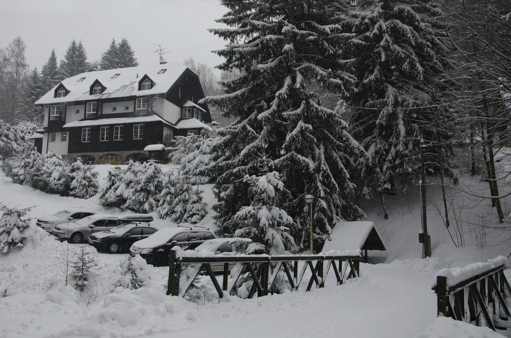 Hotel Konsel Říčky Exterior foto
