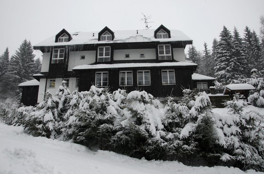 Hotel Konsel Říčky Exterior foto
