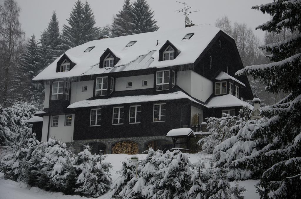 Hotel Konsel Říčky Exterior foto